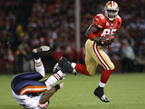 Bears 49ers Football: San Francisco, CA - Vernon Davis Photographic Print by Paul Sakuma