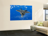 A U.S. Air Force F-22 Raptor in Flight Near Guam Wandgemälde von Stocktrek Images 