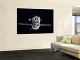 The Progress 40 Resupply Vehicle in Orbit Mural por Stocktrek Images
