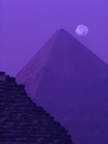Moon and Pyramid of Khafre Fotografisk tryk af Ron Watts