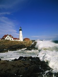 Lighthouse on Coastline Photographie par Cody Wood