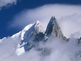 France, Alps, Mont Blanc Massif, Aiguille Verte, peak in clouds Photographie par Frank Lukasseck