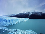 Misty Mountains Behind Glacier Photographie par Jonathan Andrew