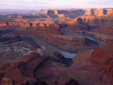 USA, Utah, Dead Horse Point State Park, Colorado River, Goose Neck at sunrise Photographie par Theo Allofs