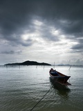 Fishing Boats in Thong Krut Bay in Koh Samui Fotografisk trykk av Gareth Brown