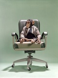 1970s Businessman Chimpanzee Sitting In Office Chair Impressão fotográfica por H. Armstrong Roberts
