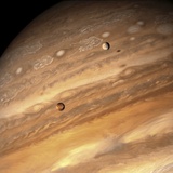 Io and Europa over Jupiter Fotografisk trykk av Michael Benson Io and Europa over Jupiter Fotografisk trykk av Michael Benson