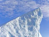 Sharply Angled Iceberg Lámina fotográfica por John and Yva Eastcott And Momatiuk Sharply Angled Iceberg Lámina fotográfica por John and Yva Eastcott And Momatiuk