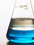 Kreber - Beaker Filled with Blue Liquid - Fotografik Baskı Kreber - Beaker Filled with Blue Liquid - Fotografik Baskı