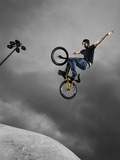 BMX Biker Performing Tricks Photographie