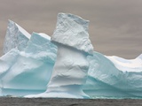 Disintegrating Tabular Iceberg Lámina fotográfica por John and Yva Eastcott And Momatiuk Disintegrating Tabular Iceberg Lámina fotográfica por John and Yva Eastcott And Momatiuk