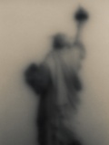 Diffused image of the Statue of Liberty Photographie par Ken Rosenthal
