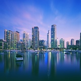 Skyline and boats on Dubai Marina Photographie par Murat Taner