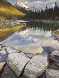 Horseshoe Lake and Mount Kerkeslin, Jasper National Park, Alberta, Canada Photographie par Darwin Wiggett