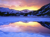 Icy Lake in Mountains Fotografie-Druck von Christopher Talbot Frank