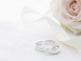 Wedding rings and flower Photographie