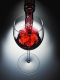 Wine poured in glass Photographie par Newmann 