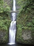 USA, Oregon, Columbia River Gorge Area, Scenic Waterfalls, Multonomah Falls Lámina fotográfica por Chris Cheadle USA, Oregon, Columbia River Gorge Area, Scenic Waterfalls, Multonomah Falls Lámina fotográfica por Chris Cheadle