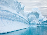 Landscape of blue polar ice and water Lámina fotográfica por Ralph Lee Hopkins