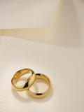 Wedding rings, elevated view Photographic Print by Andreas Koschate