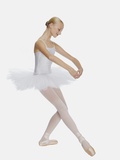 Young ballerina (14-15) standing on pointe in toe shoes,, portrait Fotografie-Druck von Klaus Mellenthin