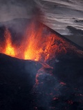 Lava erupting from Eyjafjallajokull Fotografie-Druck