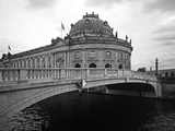 Monbijou Bridge Spanning the Spree River Photographie par Murat Taner