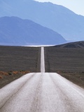 USA, California, Death Valley Roadway Lámina fotográfica por Chris Cheadle USA, California, Death Valley Roadway Lámina fotográfica por Chris Cheadle