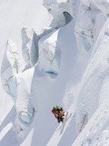 Backcountry Skier in Mid-Jump Fotografisk tryk af John Norris