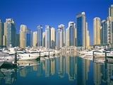 Skyline and boats on Dubai Marina Photographie par Murat Taner