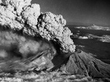Mount St. Helens Eruption and Mount Hood Photographic Print by Bettmann 