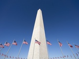 Washington Monument surrounded by American flags Fotoprint van José Fuste Raga Washington Monument surrounded by American flags Fotoprint van José Fuste Raga
