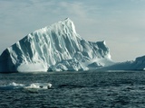 Icebergs in Jones Sound Impressão fotográfica por Brian A. Vikander