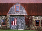 Flag Hanging on Barn Door Lámina fotográfica por Owaki - Kulla