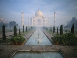Taj Mahal and Reflecting Pools Photographie par Macduff Everton
