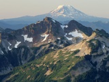 Mount Adams, The Tatoosh Range, and Mount Rainier Lámina fotográfica por Pat O'Hara Mount Adams, The Tatoosh Range, and Mount Rainier Lámina fotográfica por Pat O'Hara