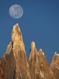Moon Over Mount Torre Photographie par Theo Allofs