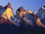 Morning Sunlight Hitting Cuernos del Paine Lámina fotográfica por Theo Allofs Morning Sunlight Hitting Cuernos del Paine Lámina fotográfica por Theo Allofs