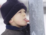 Boy Putting Tongue to Frozen Pole Lámina fotográfica por Dann Tardif