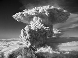 Mt. St. Helens Erupting Photographic Print by Bettmann 