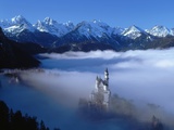Neuschwanstein Castle Surrounded in Fog Fotografie-Druck von Ray Juno