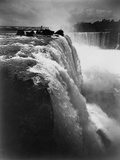 Man on Boardwalk at Horseshoe Falls Photographie