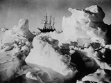 Ernest Shackleton's Ship Endurance Trapped in Ice Valokuvavedos