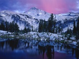 Mountain Lake in Rugged Wilderness Photographie par Craig Tuttle