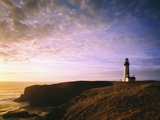 Sun Rising over Yaquina Head Lighthouse Photographie par Craig Tuttle