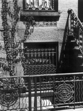 Brownstone Windows, Manhattan, 1944 Photographie par Brett Weston