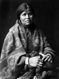 Navajo Woman, C1904 Lámina fotográfica por Edward S. Curtis