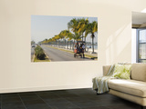 Horse Cart Bus Going Down Palm Tree-Lined Paseo Del Prado Posters par Frank Carter