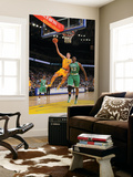 Boston Celtics v Golden State Warriors, Oakland, CA - February 22: David Lee and Kendrick Perkins Posters par Rocky Widner