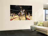 Los Angeles Lakers v Toronto Raptors: Joey Dorsey, Luke Walton and Linas Kleiza Art par Ron Turenne